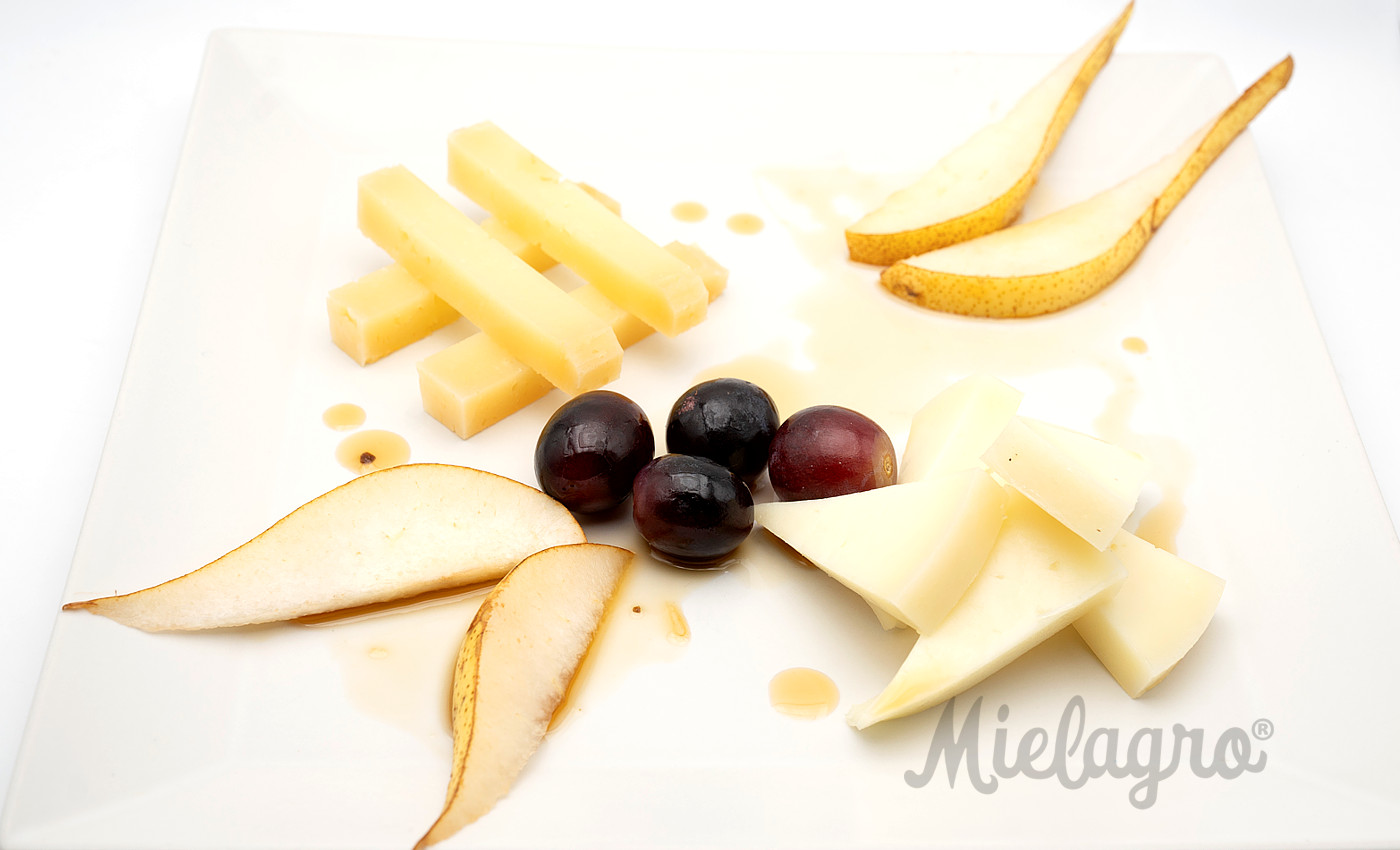 Ricetta: Formaggio Pecorino Toscana fresco e stagionato, Pere e Mielagro - Chef Marco Nebbiai in collaborazione con la Cucina del Ristorante Hosteria del Borgo di Bientina | Mielagro®